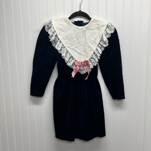 Vintage 80’s Girls Velvet Dress with‎ Large Lace Collar